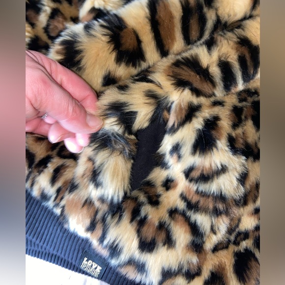 EXCLUSIVE: VS PINK Faux Fur Bomber Jacket 🐆 From Fashion Show RUNWAY! - Picture 14 of 16